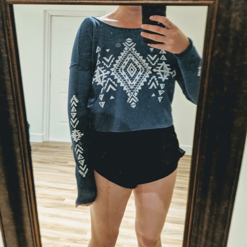 NWT Aztec printed crop sweater
